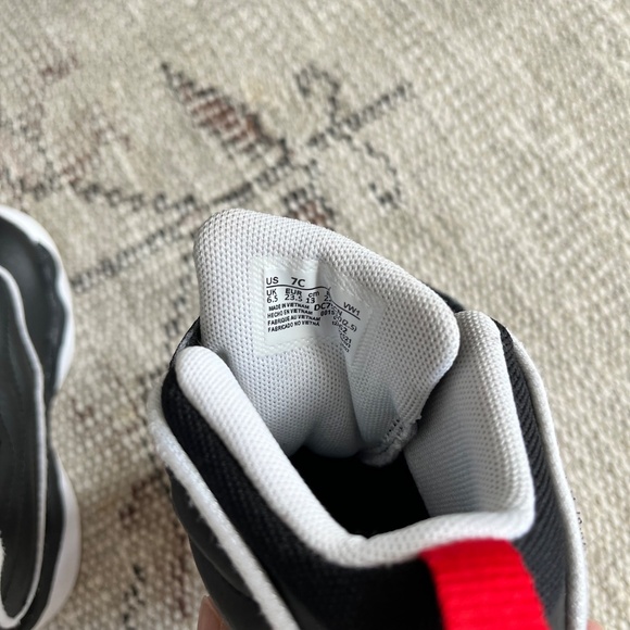 Toddler "Pro Strong" Jordans - Picture 8 of 8